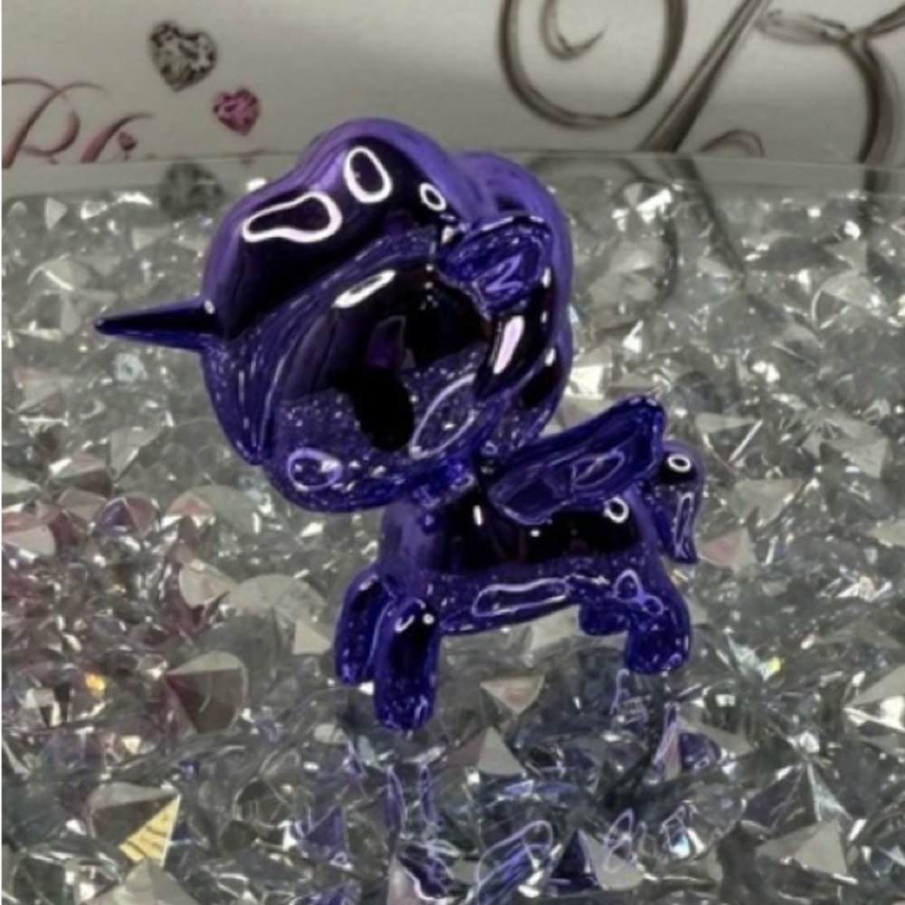 Tokidoki action figurine chrome purple Glossy Purple Glass Unicorn Figurine